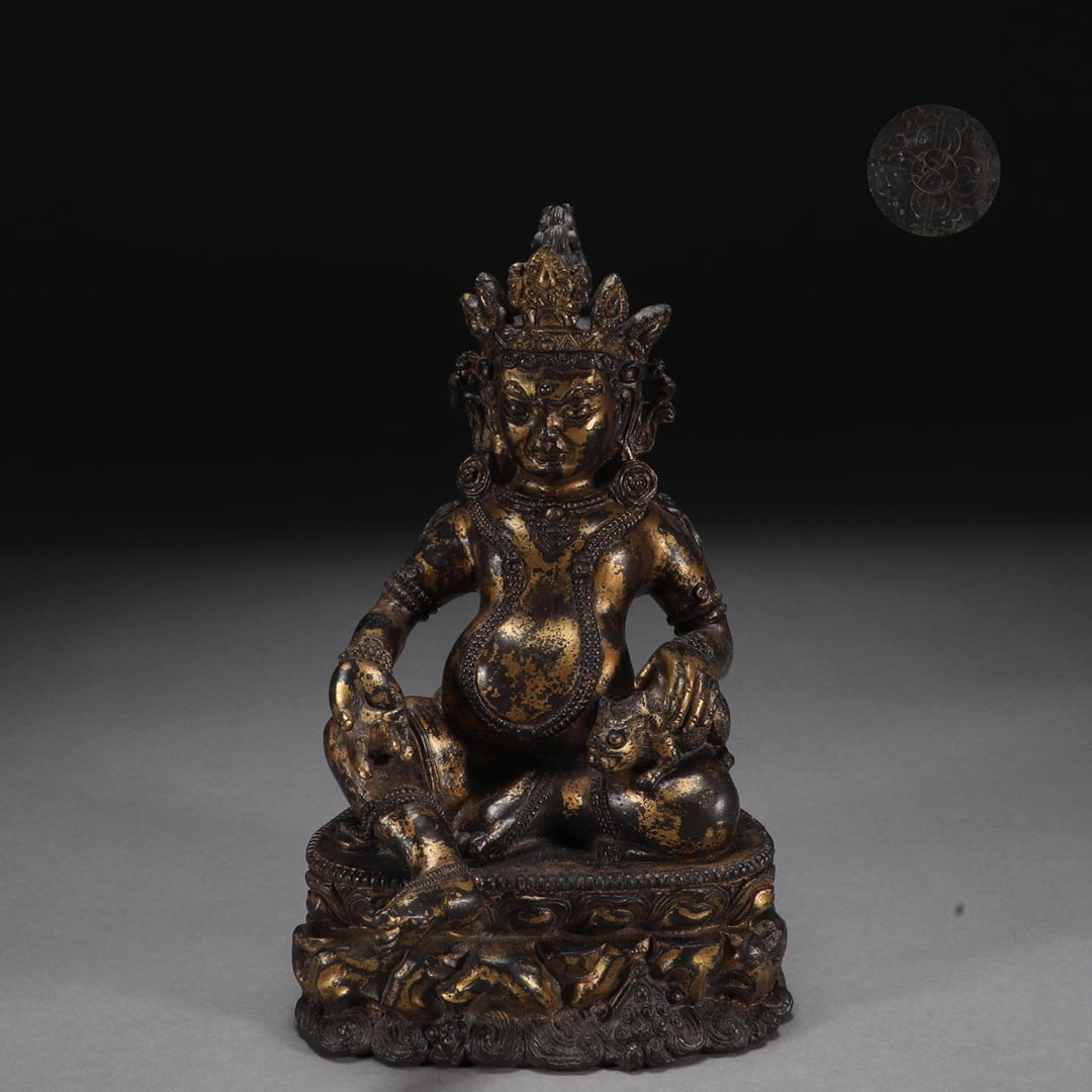 A seated statue of the God of Wealth in the Ming Dynasty with a bronze tire clay (1 of 9)