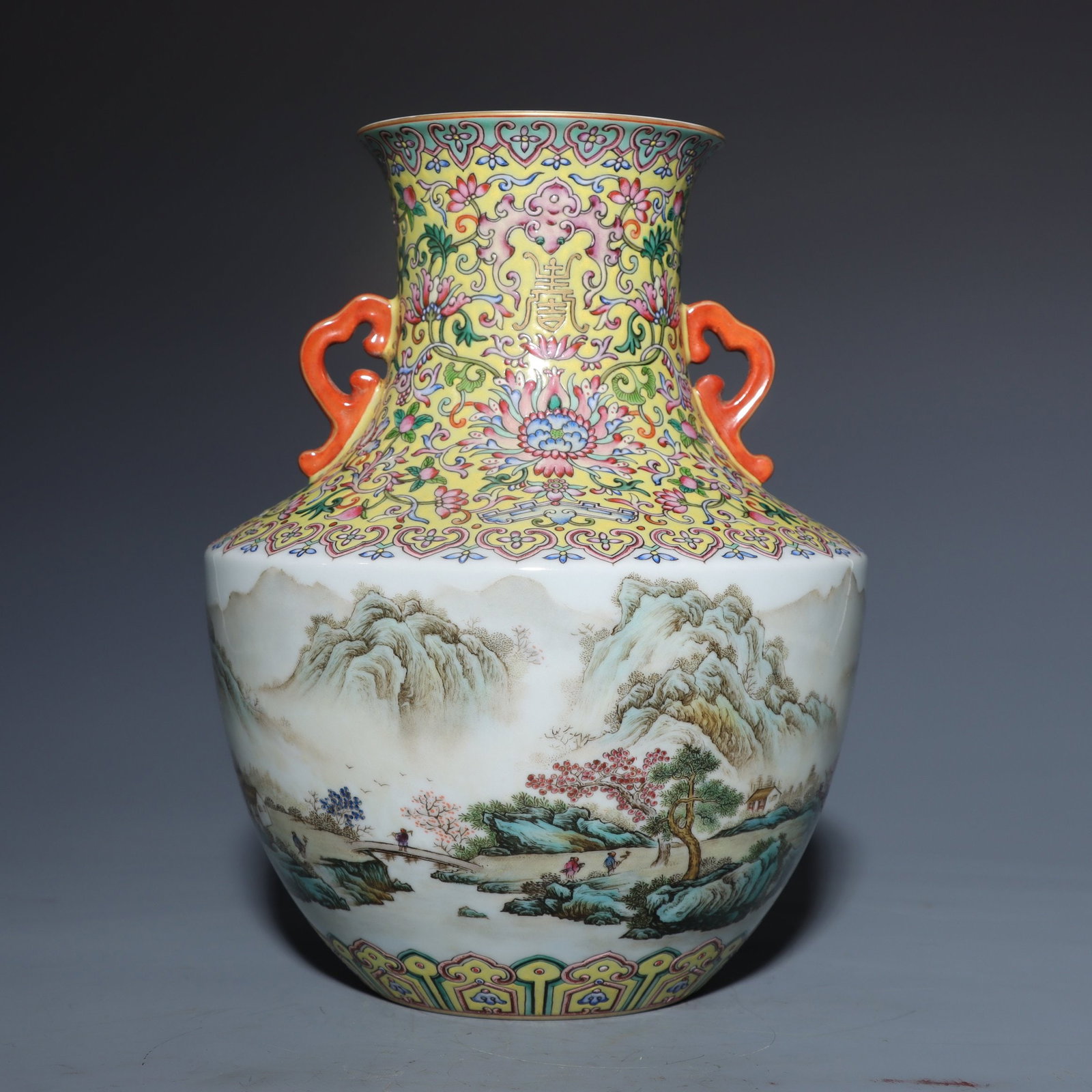 A pastel landscape amphora made in the Yongzheng era of the Qing Dynasty: The pastel landscape amphora of the Yongzheng era of the Qing Dynasty SIZE: H:26cm Calibre:11.5cm Belly diameter:20cm Bottom:10cm (The Dimensions Of All Batches Are Manually Measured.If You Need More
