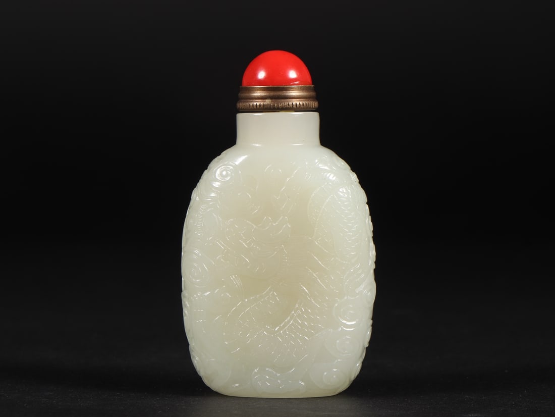 A beautiful Hetian jade auspicious cloud dragon pattern snuff bottle (1 of 7)