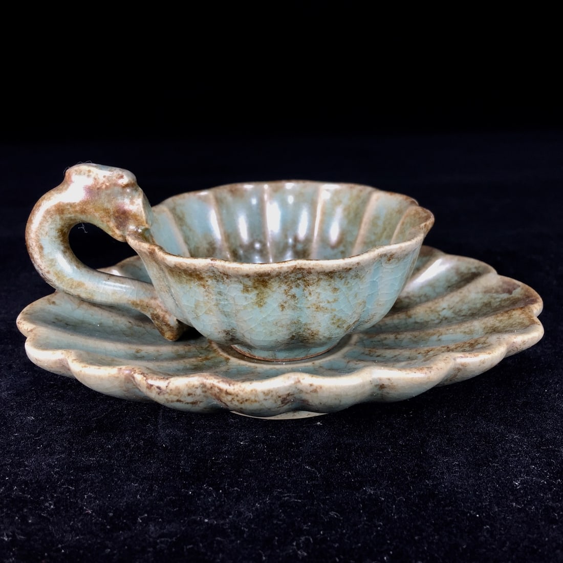 A tea cup of Ru porcelain in the Song Dynasty: Song Dynasty Ru porcelain tea cup 14cmx6.5cm