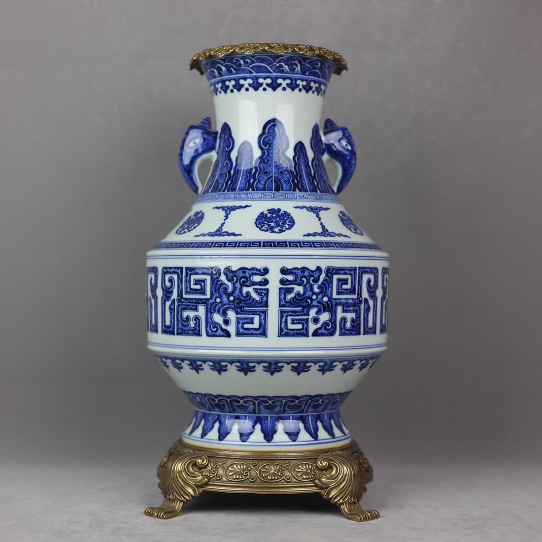 A fine blue and white Kuilong inlaid copper-rimmed amphora: Exquisite blue and white Kuilong inlaid copper-rimmed amphora H:41.5cm Calibre:16cm D:23cm Bottom:21cm