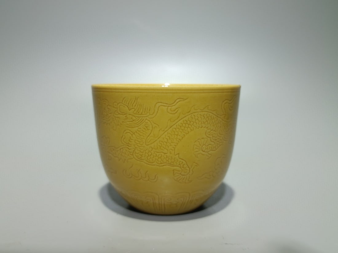 A Qing Dynasty Qianlong year made with poured yellow glaze and secretly engraved double dragon bead (1 of 8)