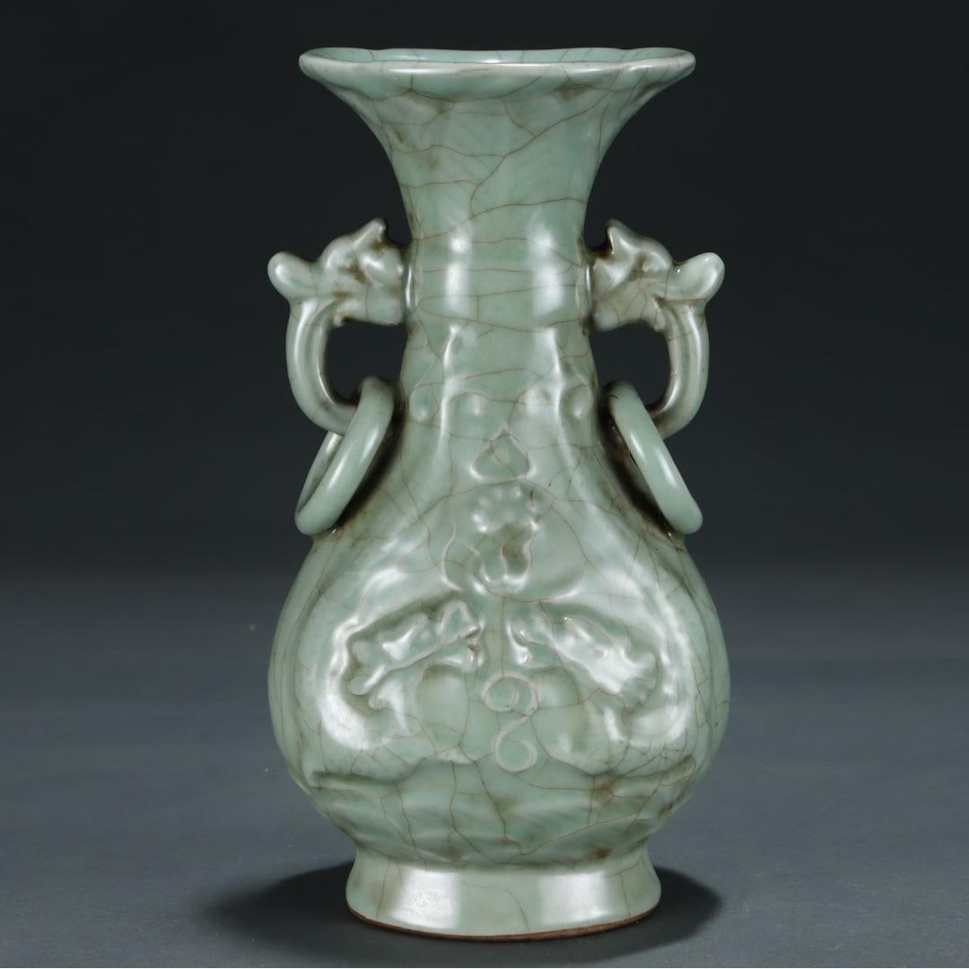 A dragon-patterned amphora from an official kiln in the Song Dynasty: Dragon pattern amphora of the official kiln of the Song Dynasty Size:H:24cm Abdominal diameter:13.5cm (The Dimensions Of All Batches Are Manually Measured.If You Need More Detailed Information, Please