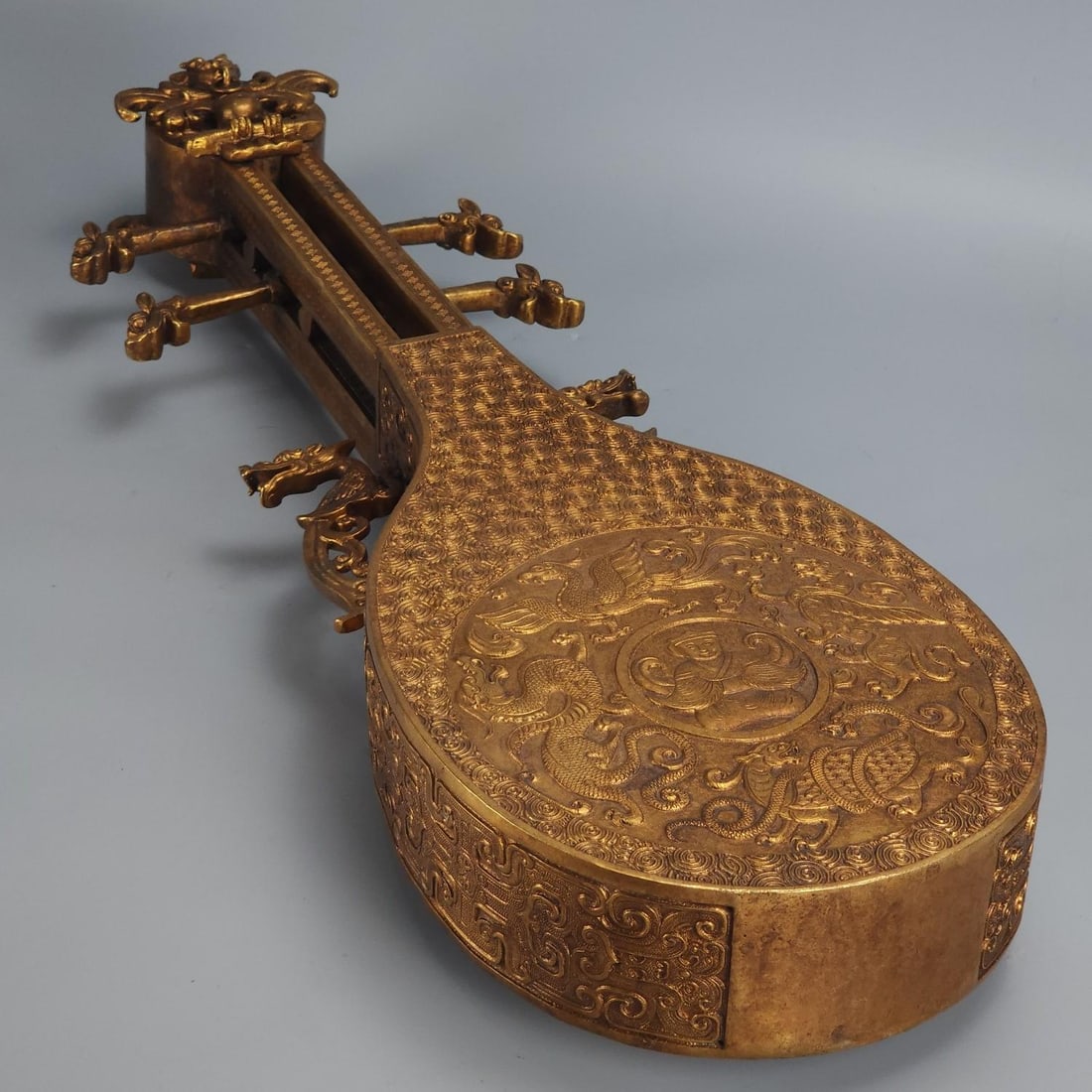 A fine copper gilt lute: Exquisite copper gilt pipa Size:H:67cmW:6917g (The Dimensions Of All Batches Are Manually Measured.If You Need More Detailed Information, Please Contact Our Customer Service Before Bidding.)