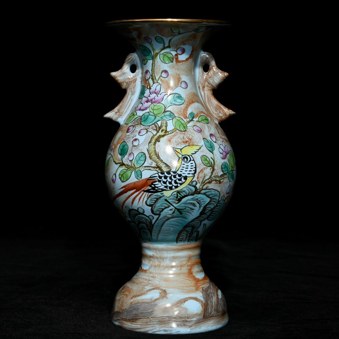 A pastel gold-painted flower and bird pattern amphora from Ru kiln: Ru kiln's pastel gold-painted flower and bird pattern amphora Size:H:18.5cmD:8.5cm (The Dimensions Of All Batches Are Manually Measured.If You Need More Detailed Information, Please Contact Our Custom