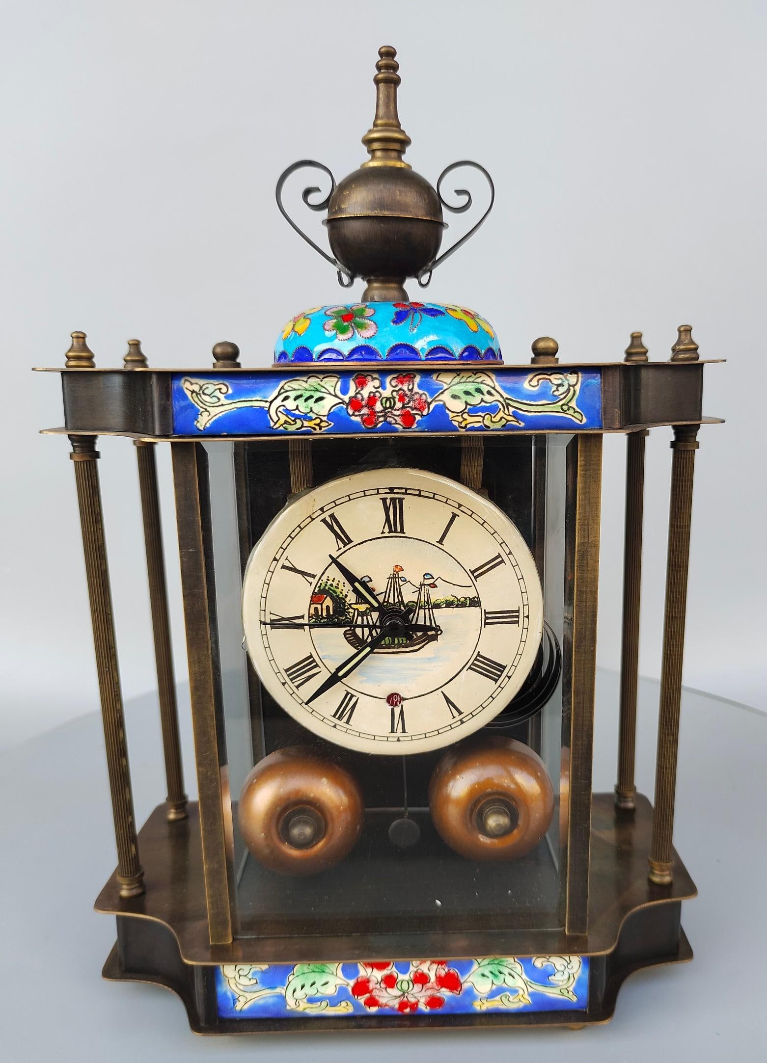 A beautiful European style table clock pure copper mechanical antique old table clock: Exquisite European Table Clock Pure Copper Mechanical Antique Old Table Clock SIZE: 20x9x28cm (The Dimensions Of All Batches Are Manually Measured.If You Need More Detailed Information, Please Contact