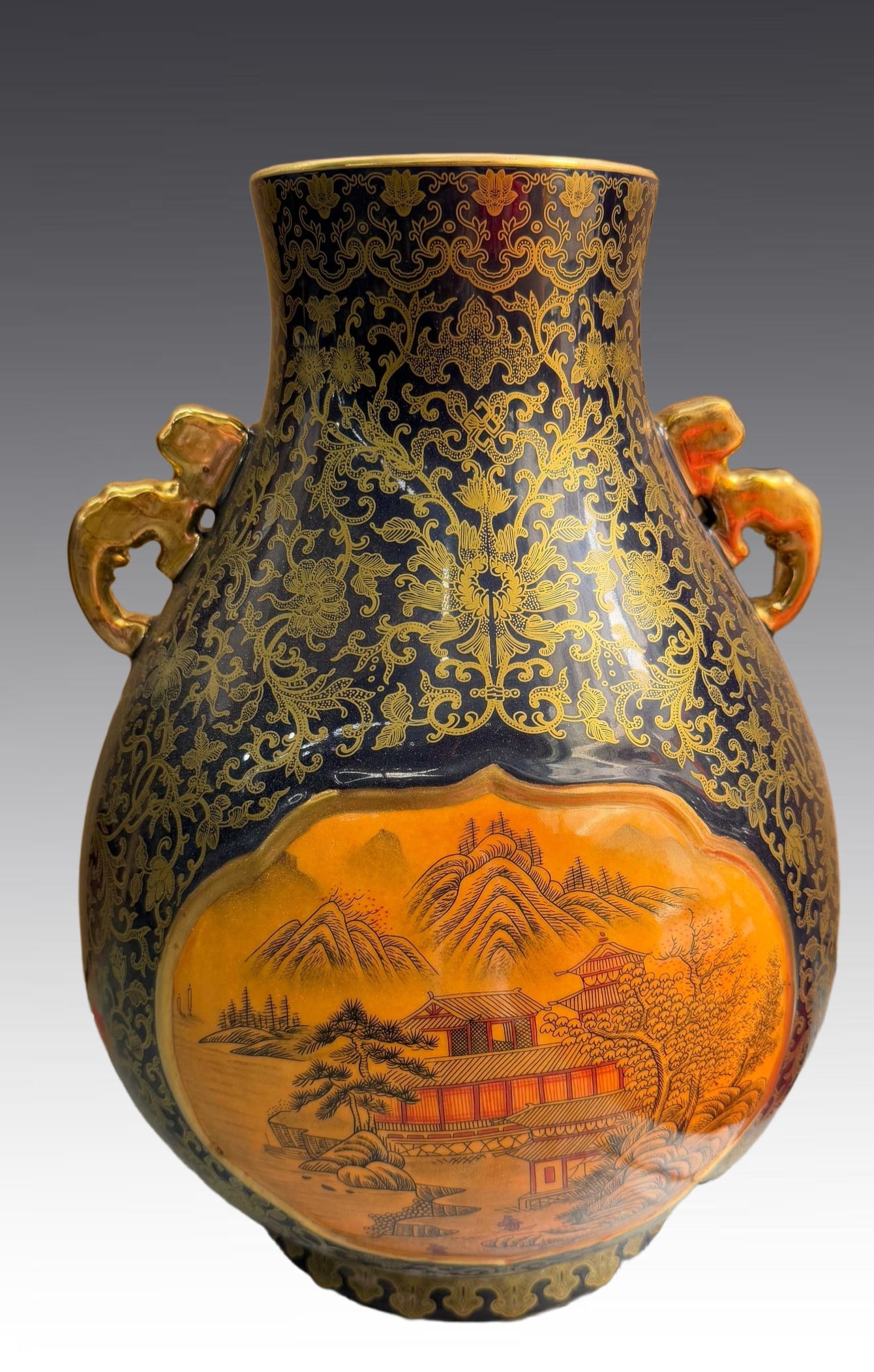 A beautiful landscape pavilion amphora: Exquisite landscape pavilion amphora Size:H:45cm14W:29Bottom20.5cm