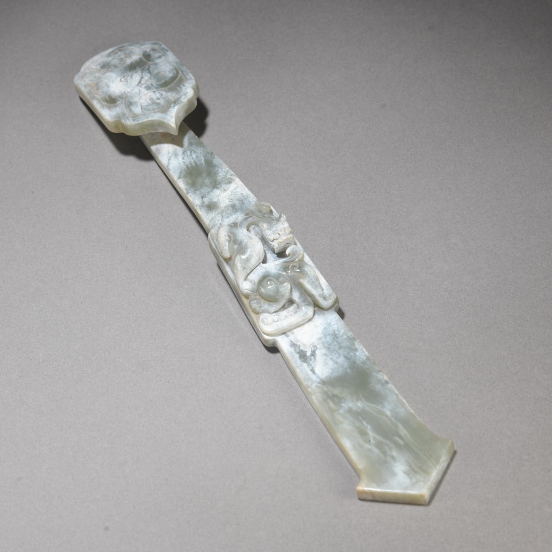 A beautiful ancient jade dragon pattern ruyi ornament (1 of 9)