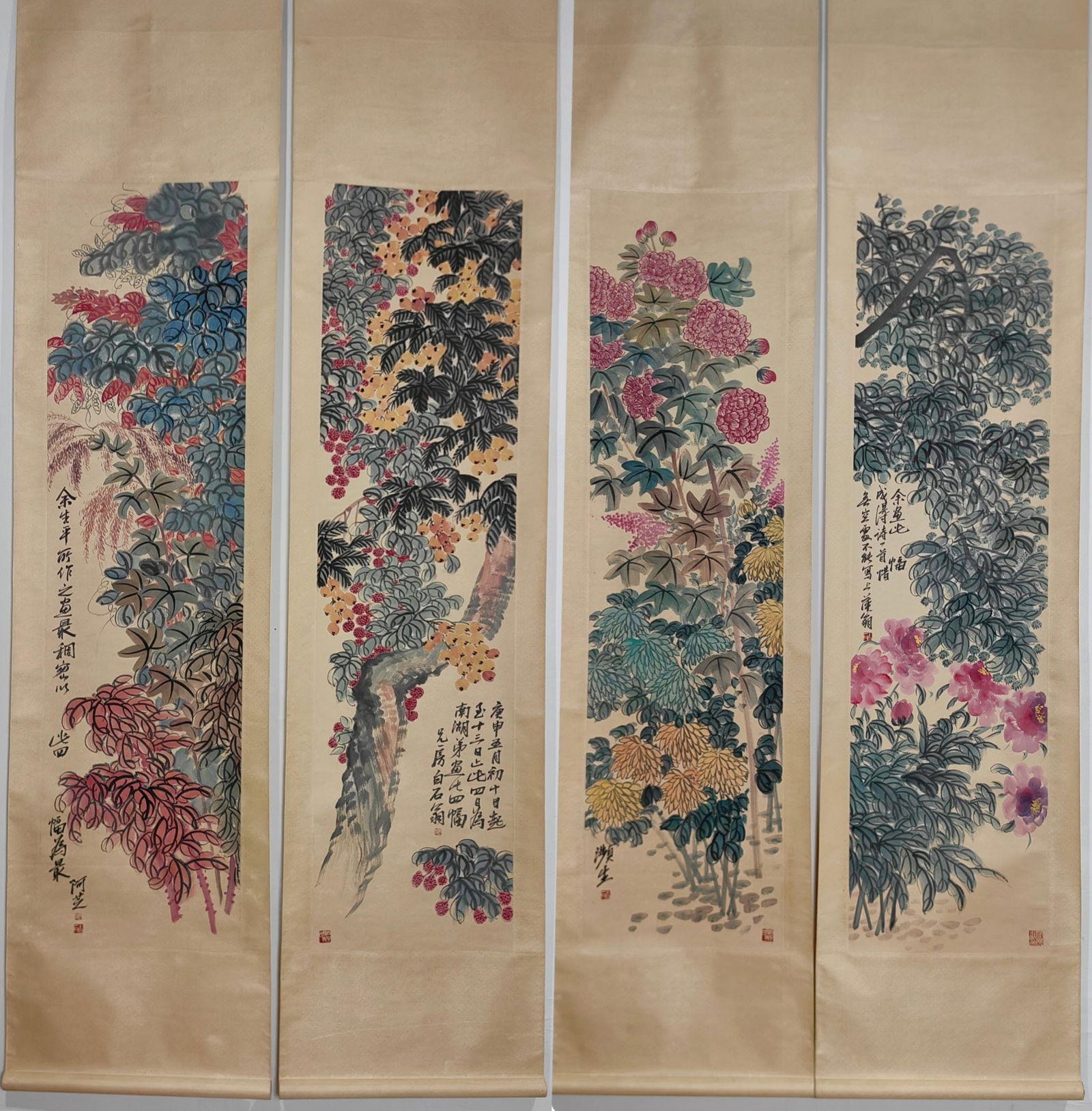 A piece of Qi Baishi's blessing is prosperous: Qi Baishi's blessings are prosperousPainting coresize:180x46cmPainting coresize:265x62cm(The Dimensions Of All Batches Are Manually Measured.If You Need More Detailed Information, Please Contact Our C