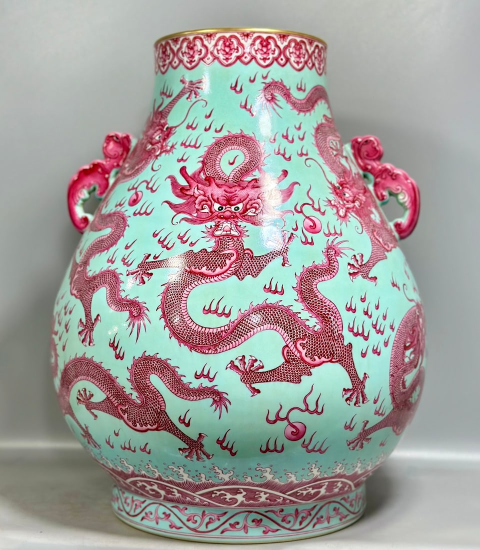 A pastel turquoise green glaze agate red nine-dragon pattern amphora made in the Qing Dynasty: Qing Dynasty Longlong year pastel turquoise green glaze agate red nineteen dragon pattern amphorasize:H:48cmBelly diameter:37.6cm(The Dimensions Of All Batches Are Manually Measured.If You Need More D