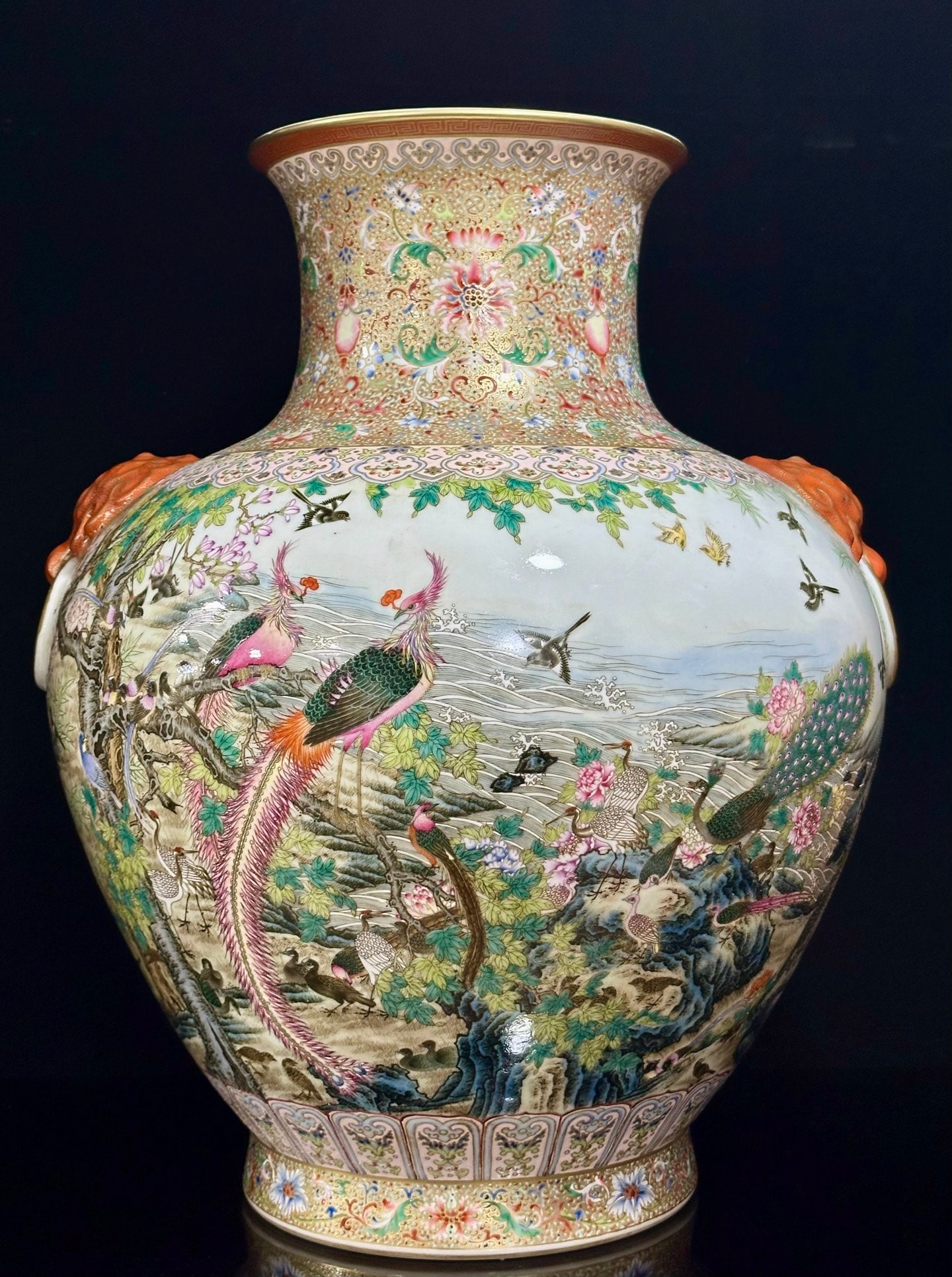 A lion-headed amphora with enamel color-painted gold painted in the Qing Dynasty and made in the: Qing Dynasty enamel colored gold-painted ancient Yuexuan flower bird hundred birds and phoenix pattern lion head amphorasize:H:51.5cmBelly diameter:39.5cm(The Dimensions Of All Batches Are Manually Me