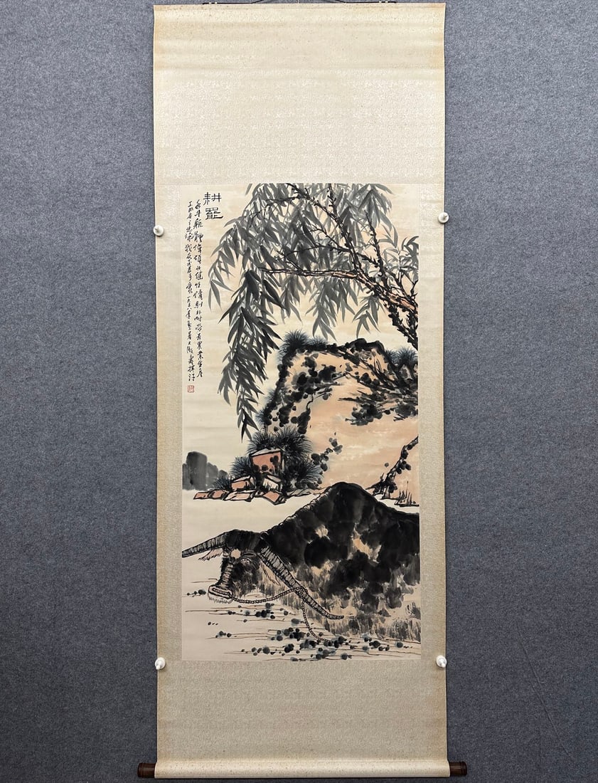 A piece of Pan Tianshou's buffalo paper: Pan Tianshou's work on the theme of buffalo on paper Pan Tianshou is good at flowers, birds, and beasts, and this work has vivid buffalo shapes, thick pen and ink, simple and powerful composition, and