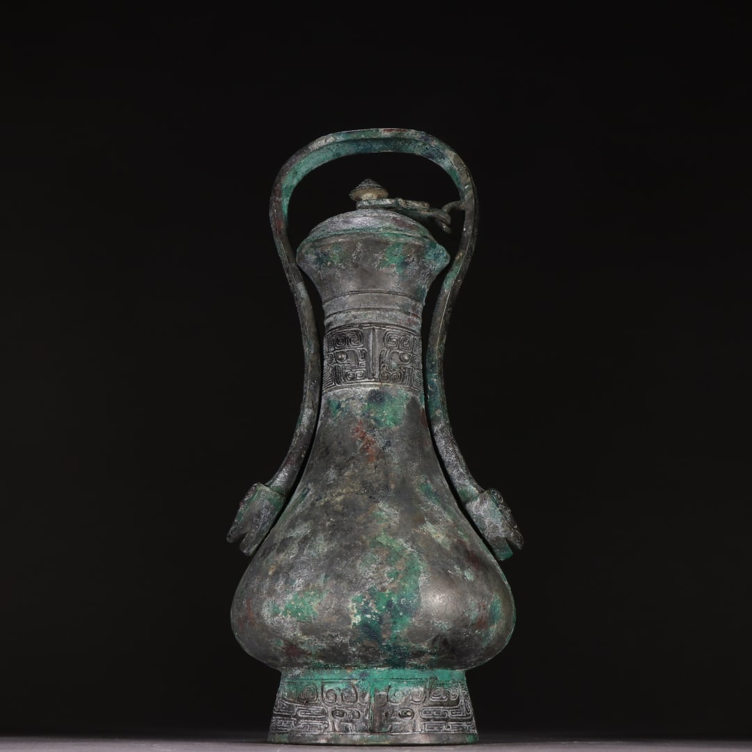 A bronze beam pot from the Han Dynasty (1 of 9)