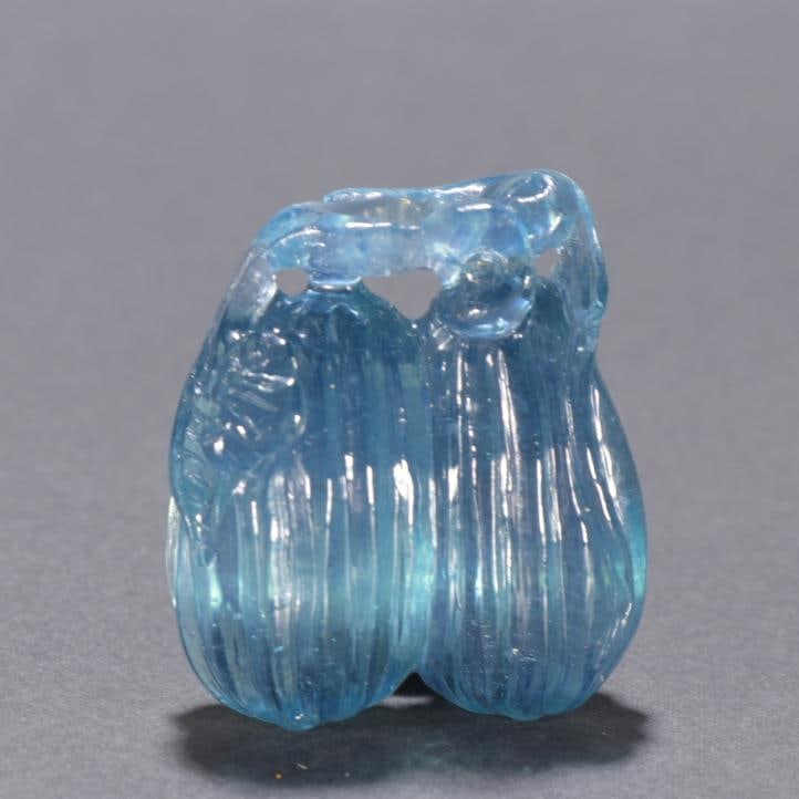 A carving of aquamarine treasure blessing melon from the Qing Dynasty (1 of 9)