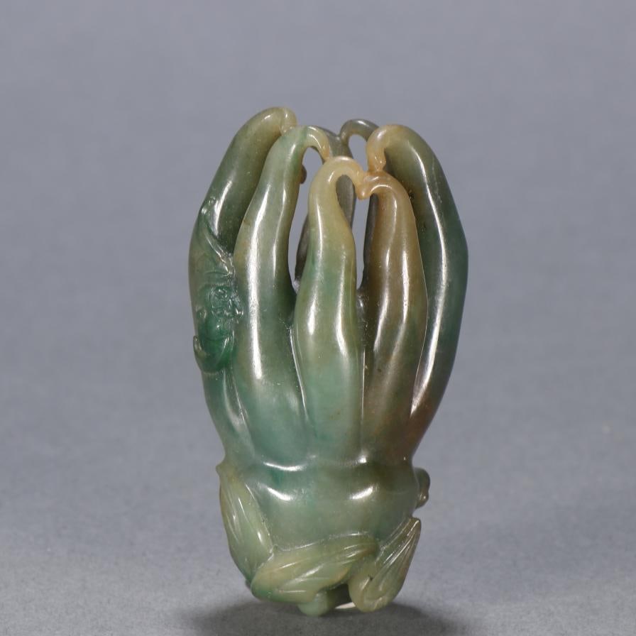 A beautiful jade Buddha's hand carving (1 of 9)