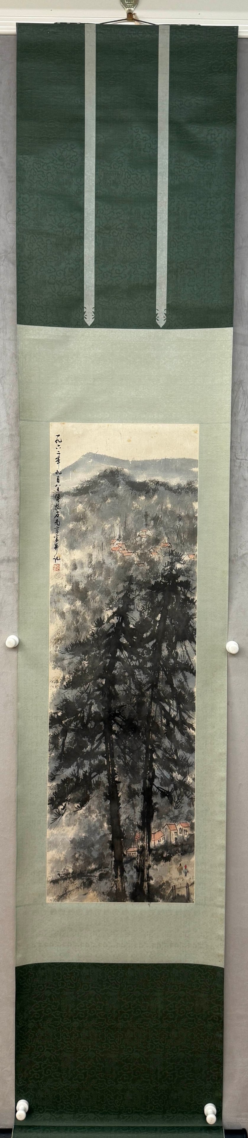 A landscape painting by Fu Baoshi: Fu Baoshi's landscape painting Size:95x29cm (The Dimensions Of All Batches Are Manually Measured.If You Need More Detailed Information, Please Contact Our Customer Service Before Bidding.)