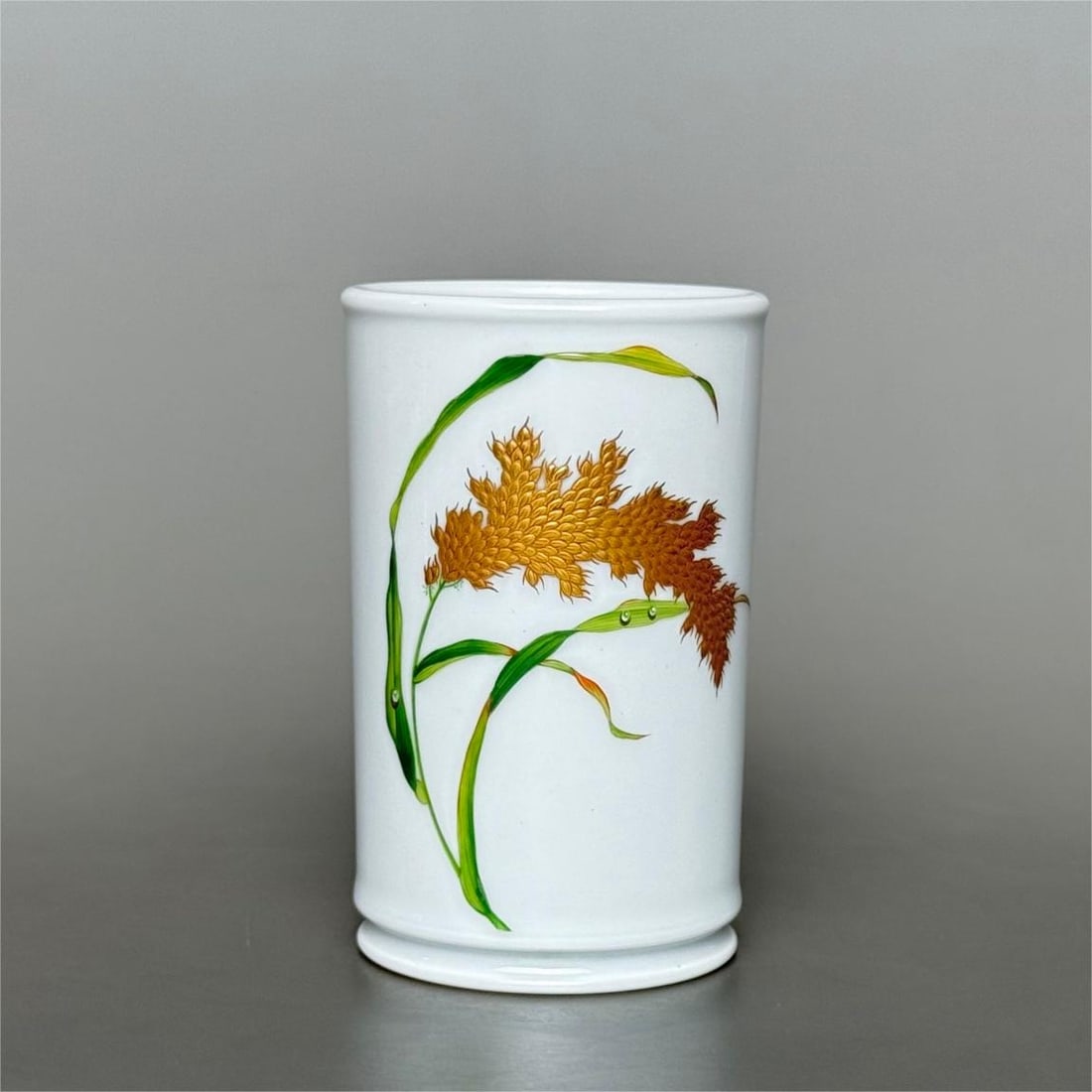 A piece of enamel colored gold rice gold 10,000 taels of poetry bamboo hat tube made in the: Qing Dynasty Yongzheng year system enamel colored gold rice gold 10,000 taels of poetry bamboo hat tube Size:Calibre:6cm H:9.5cm Bottom:5.5cm (The Dimensions Of All Batches Are Manually Measured.If Yo