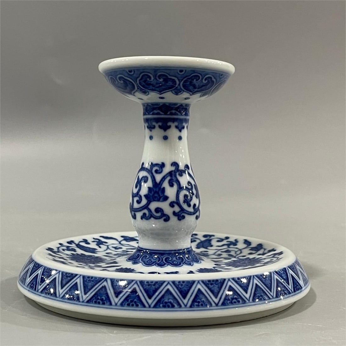 A Qing Dynasty Yongzheng year made of entwined lotus pattern incense candlestick: The Qing Dynasty Yongzheng year made of the intertwined lotus pattern incense candlestick Size:H:8.5cm D:11cm (The Dimensions Of All Batches Are Manually Measured.If You Need More Detailed Information