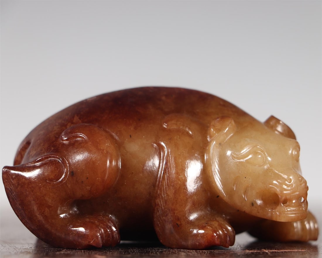 A beautiful Hetian ancient jade pig ornament (1 of 9)