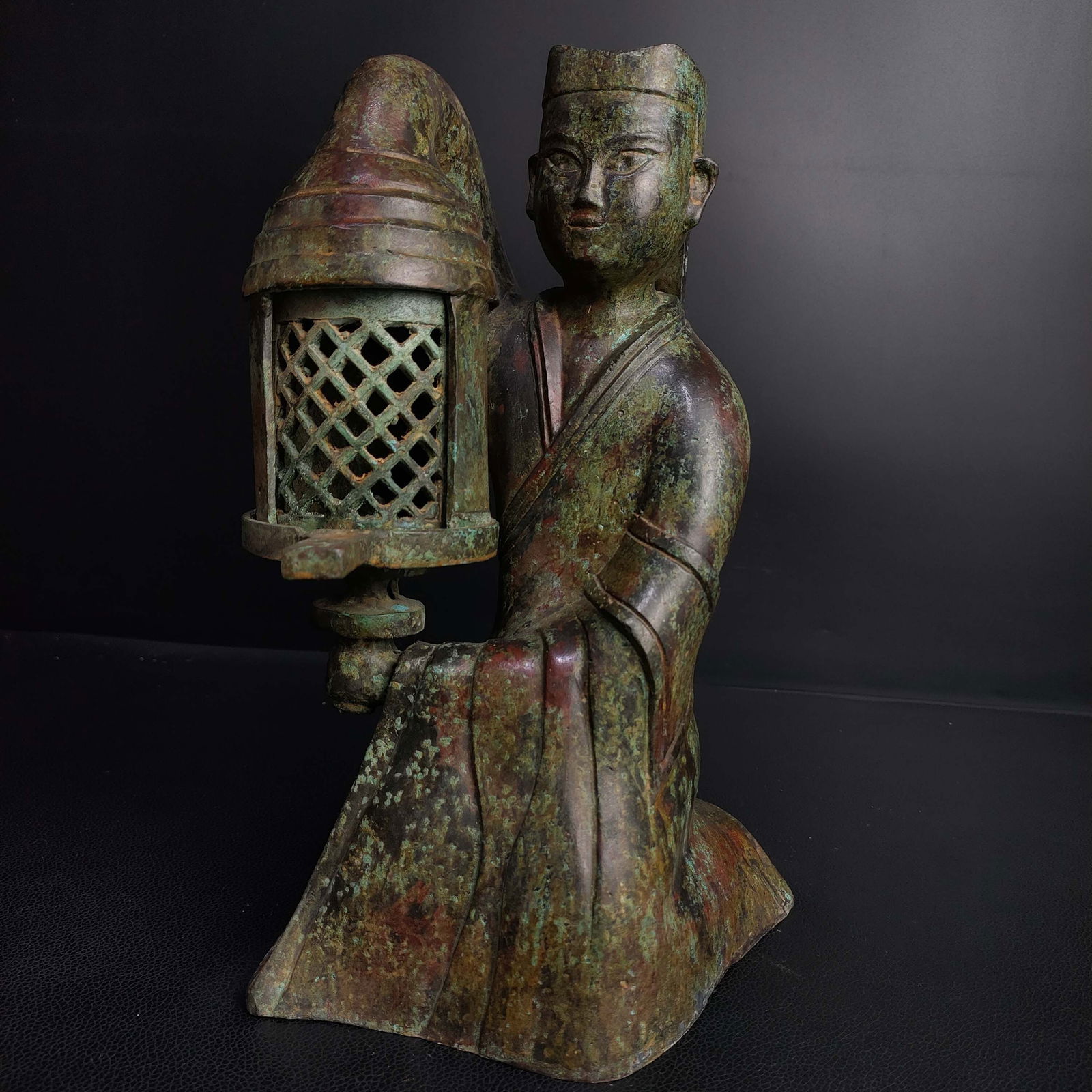 A fine bronze figure candlestick: Exquisite bronze figure candlesticks Size:H:27cm W:18cm W:2.1kg (The Dimensions Of All Batches Are Manually Measured.If You Need More Detailed Information, Please Contact Our Customer Service Before B