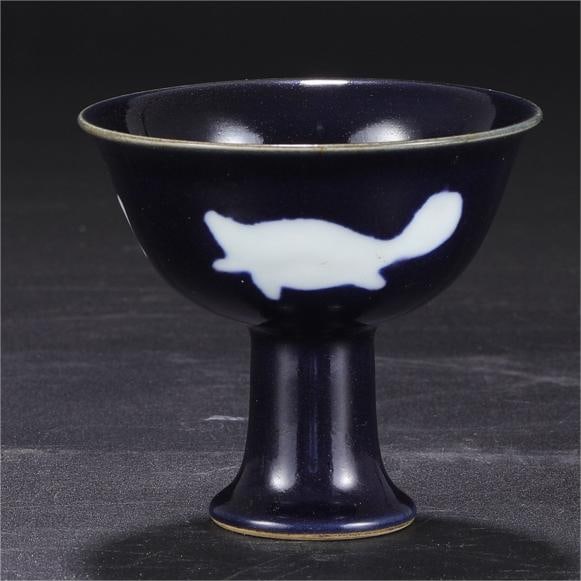 A blue background white glaze fish-patterned goblet made in the Xuande period of the Ming Dynasty: Ming Dynasty Xuande year blue background white glaze fish pattern goblet Size:H:9cm Calibre:10cm (The Dimensions Of All Batches Are Manually Measured.If You Need More Detailed Information, Please Cont