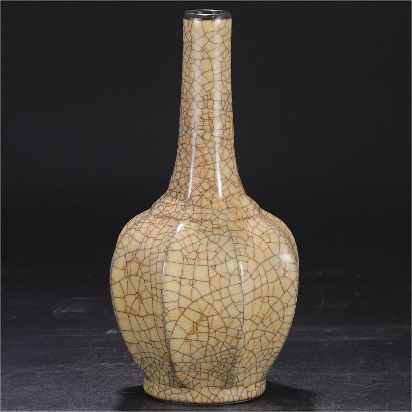 A beige glaze silver mouth court octagonal clean vase from the Song Dynasty Ge kiln (1 of 7)