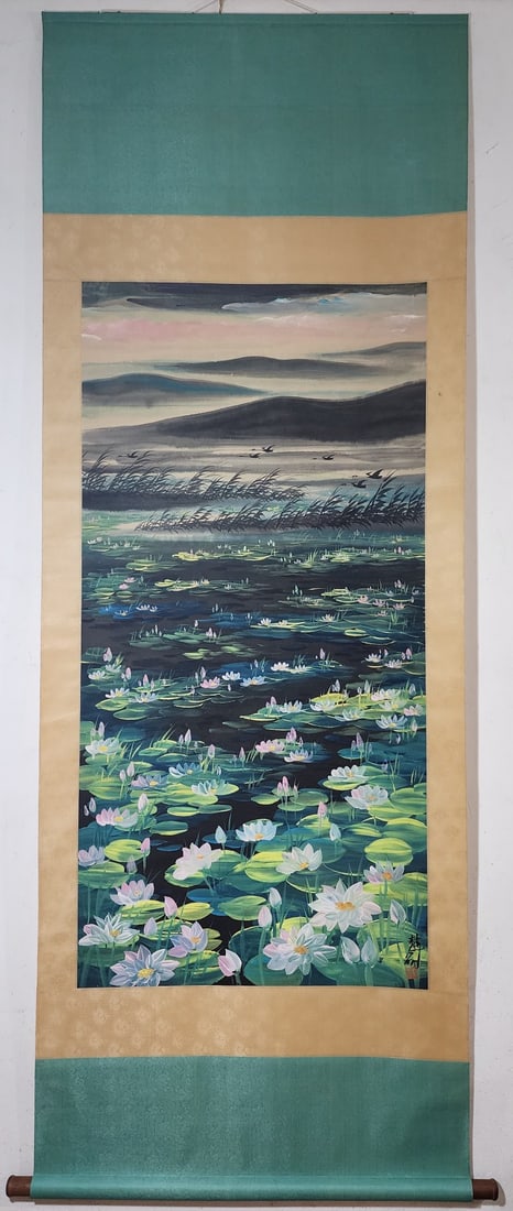 A vertical axis of Lin Fengmian lotus flower picture: The Lin Fengmian lotus picture vertical axis Flower core Size:137x67cm (The Dimensions Of All Batches Are Manually Measured.If You Need More Detailed Information, Please Contact Our Customer Service B