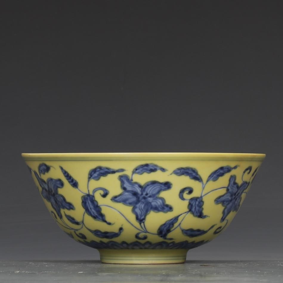 A yellow blue and white entwined flower pattern bowl made in the Chenghua year of the Ming Dynasty (1 of 8)
