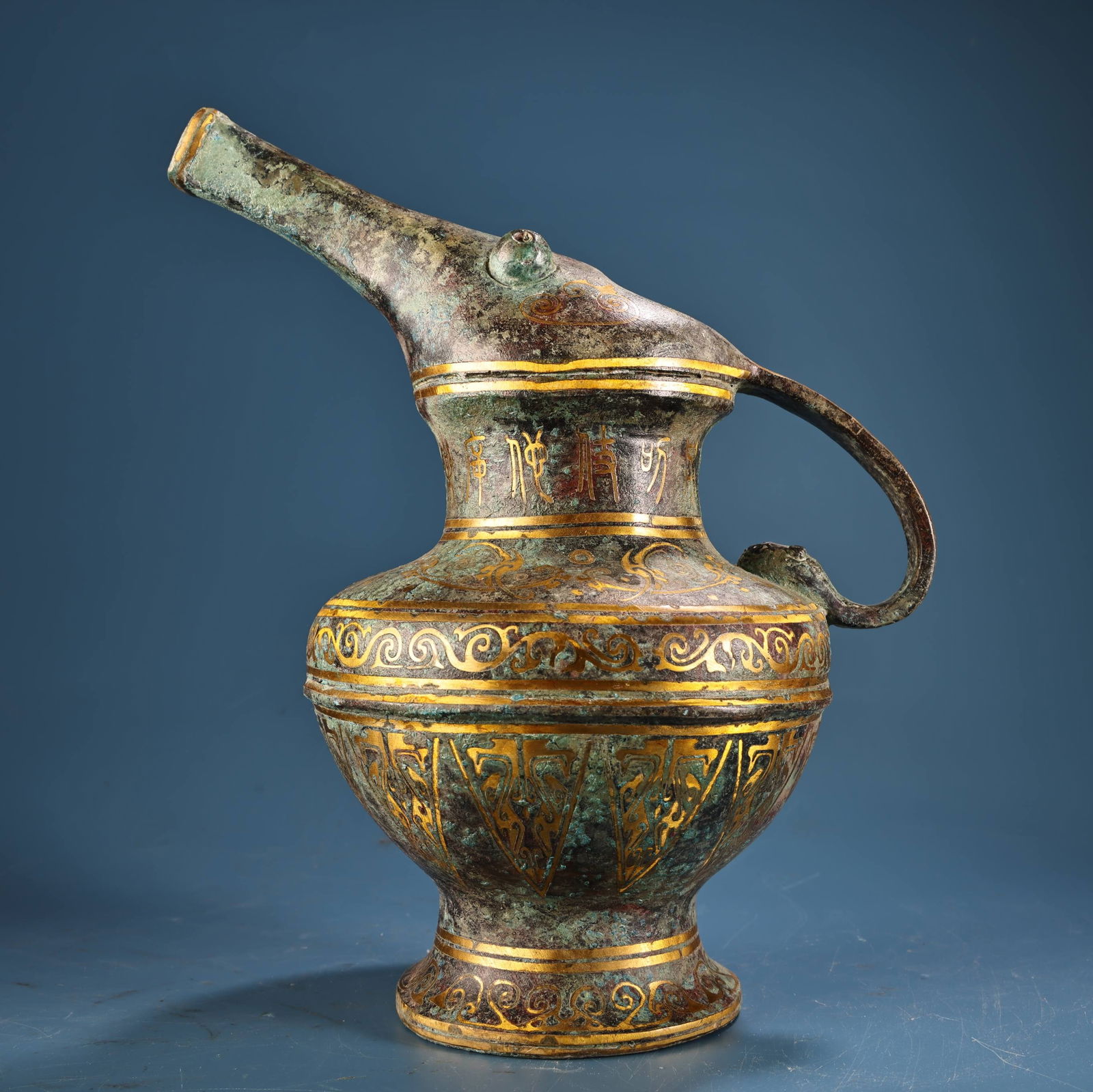 A fine bronze wrong gold proboscis pot (1 of 12)