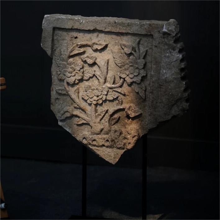 A fine carved slate (1 of 7)