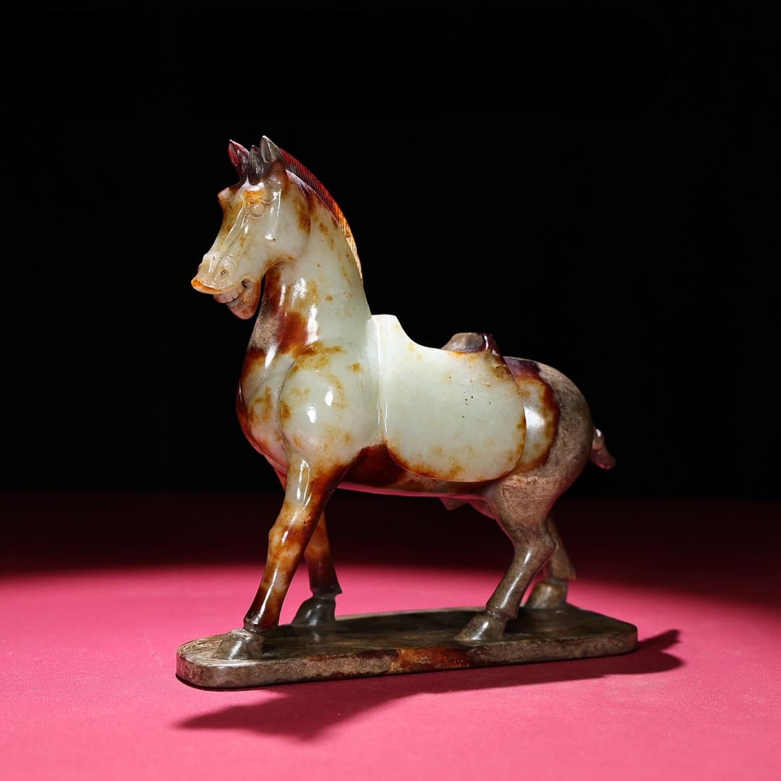 A beautiful Hetian jade birth pit full of jade horse ornaments (1 of 9)