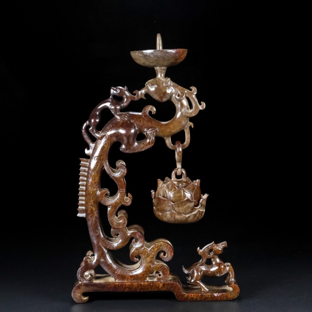 A piece of exquisite Hetian jade chain dragon lantern: Exquisite Hetian jade chain dragon lantern Size:W:490g L:14cm H:22.5cm T:4cm D:5cm (The Dimensions Of All Batches Are Manually Measured.If You Need More Detailed Information, Please Contact Our Custom