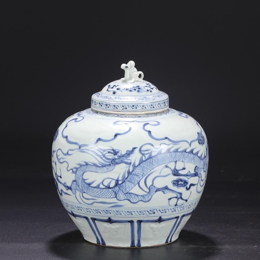A large lid jar with a blue and white cloud dragon and phoenix pattern from the Yuan Dynasty (1 of 9)