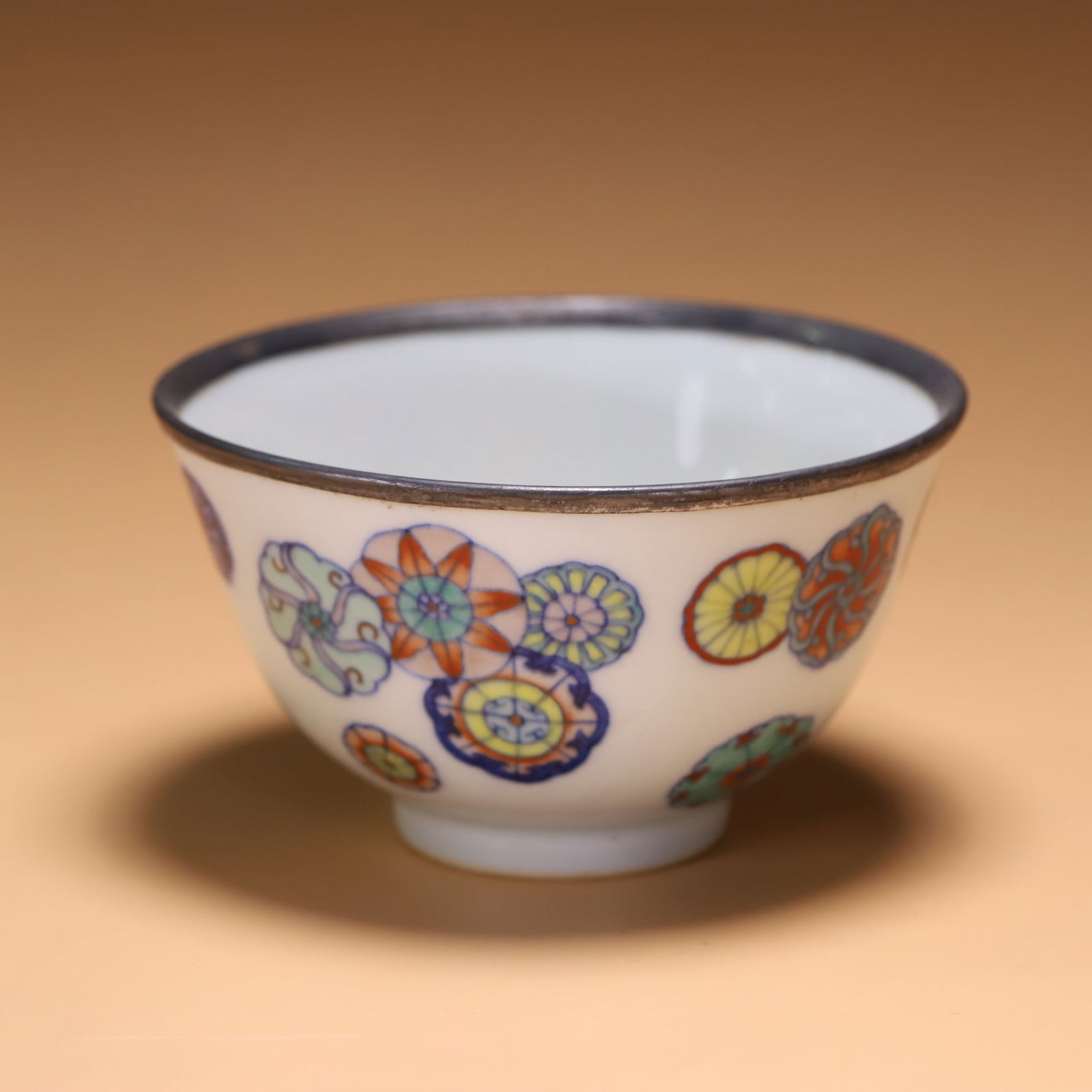 A blue powder bowl from the official kiln of the Yongzheng era of the Qing Dynasty (1 of 9)