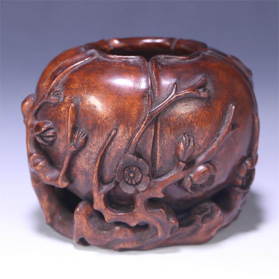 A Qing Dynasty study elegant vessel old agarwood plum blossom water cheng: The Qing Dynasty's study and elegant vessel old agarwood plum blossom water cheng Size:10.8x9x8.8cm W:115.8g (The Dimensions Of All Batches Are Manually Measured.If You Need More Detailed Information,