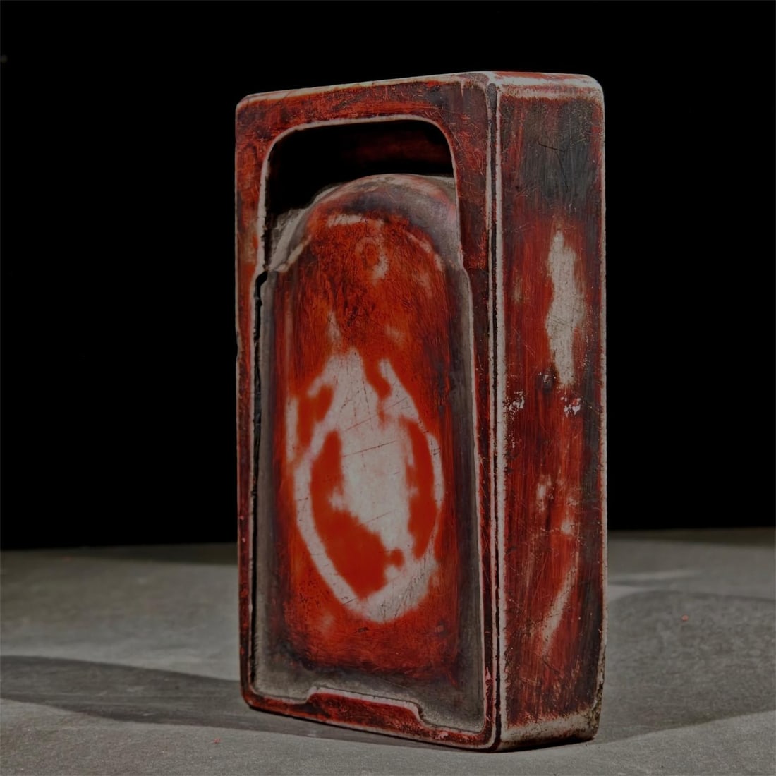 A beautiful white-ended vermilion inkstone: Exquisite white-ended vermilion inkstone Size:L:12.5cm W:8cm T:2.8cm (The Dimensions Of All Batches Are Manually Measured.If You Need More Detailed Information, Please Contact Our Customer Service Bef