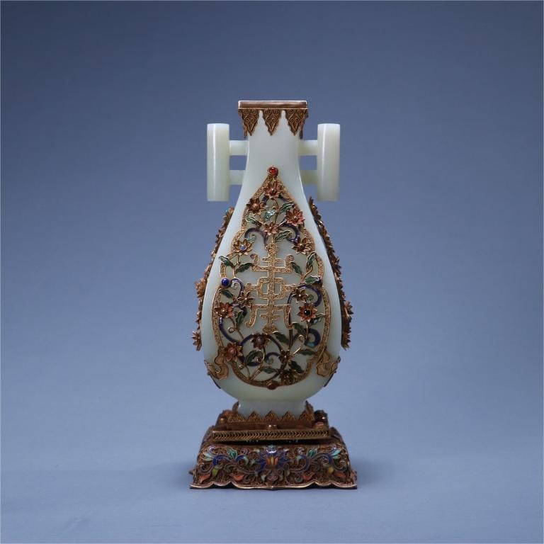 A beautiful Hetian jade-inlaid silver-gilt entwined ear bottle (1 of 9)