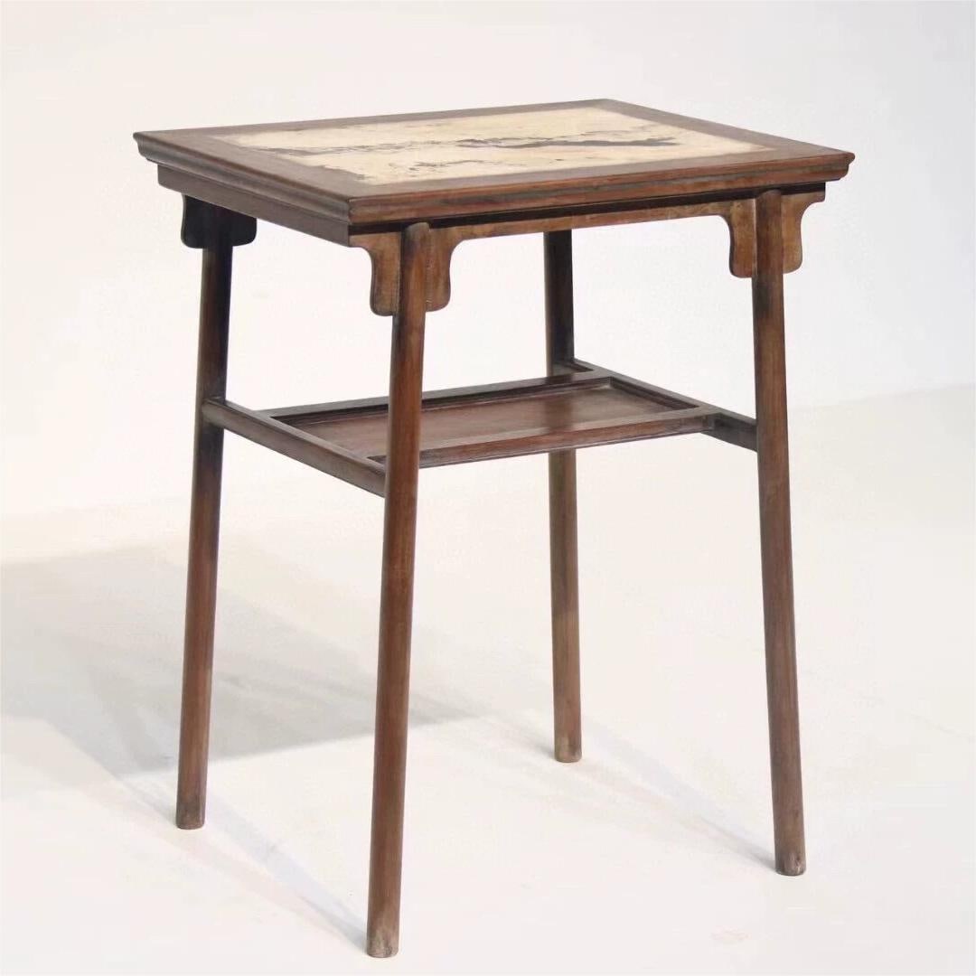 A beautiful Huanghuali incense table: Exquisite Huanghuali incense table Size:L:54cm W:42cm H:70cm (The Dimensions Of All Batches Are Manually Measured.If You Need More Detailed Information, Please Contact Our Customer Service Before Bidd