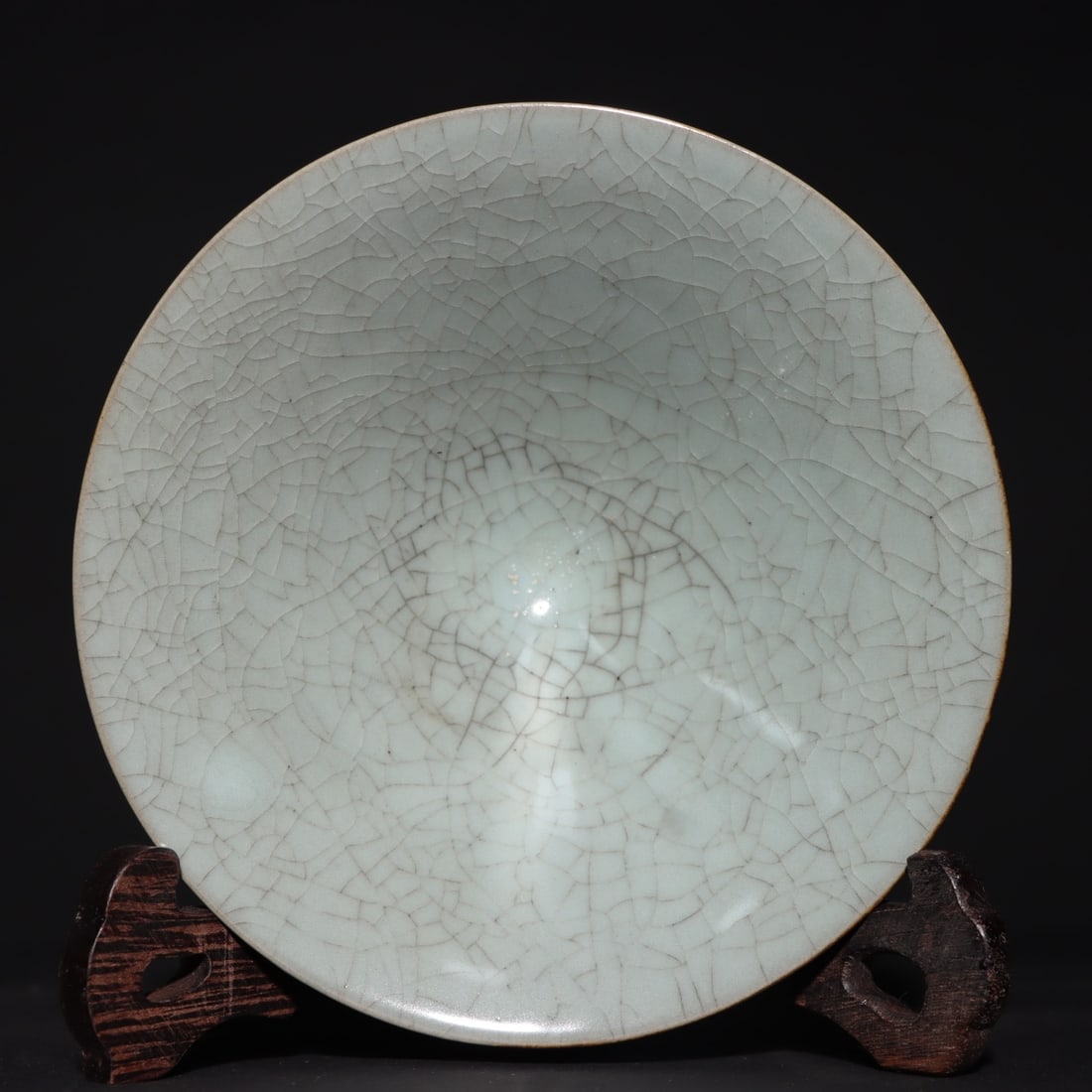 A pink celadon bowl of the official kiln of the Song Dynasty: Pink celadon bowl of the official kiln of the Song Dynasty H:5.5cm W:17.2cm (The Dimensions Of All Batches Are Manually Measured.If You Need More Detailed Information, Please Contact Our Customer Serv
