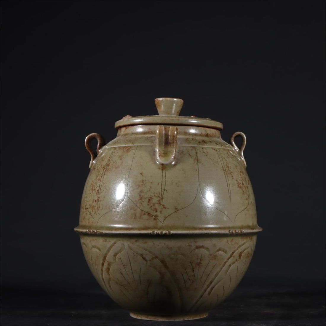 A Tang Dynasty secret color celadon four-series lid jar with a stud: The secret color of the Tang Dynasty celadon four-series lid jar lid has a stud Size:H:16cm W:14cm (The Dimensions Of All Batches Are Manually Measured.If You Need More Detailed Information, Please Co