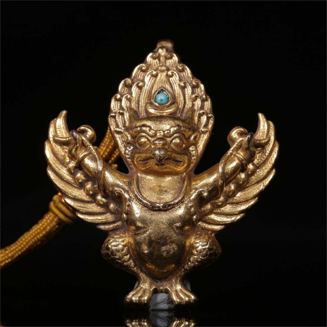 A copper-gilt roc bird pendant from the Qing Dynasty: Qing Dynasty copper gilt roc bird pendant L:5.7cm W:5.2cm T:2cm W:34g (The Dimensions Of All Batches Are Manually Measured.If You Need More Detailed Information, Please Contact Our Customer Service Be