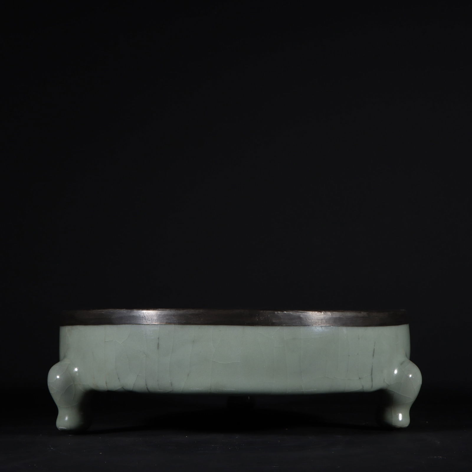 A pink celadon three-legged plate from the official kiln of the Song Dynasty: The pink blue glaze three-legged plate of the official kiln of the Song Dynasty H:7cm W:21.6cm (The Dimensions Of All Batches Are Manually Measured.If You Need More Detailed Information, Please Contac