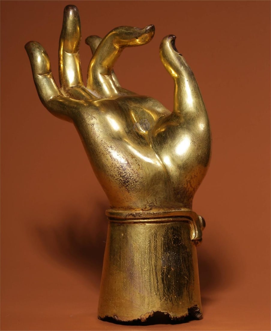 A copper gilt Buddha's hand ornament from the Qing Dynasty (1 of 9)