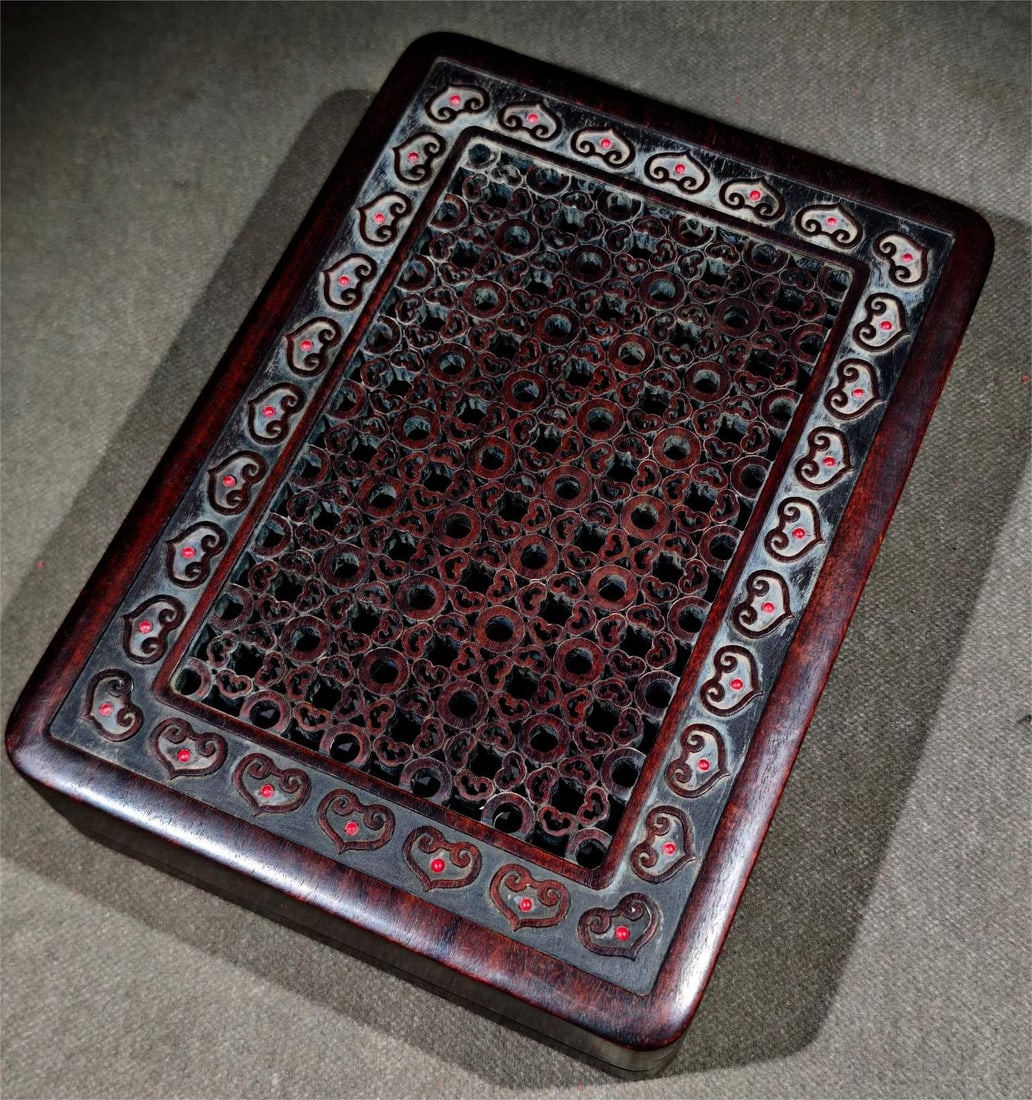 A beautiful jewel inkstone: Exquisite pearl inkstone Size:L:22.8cm W:16.5cm T:5.5cm (The Dimensions Of All Batches Are Manually Measured.If You Need More Detailed Information, Please Contact Our Customer Service Before Bidding.)