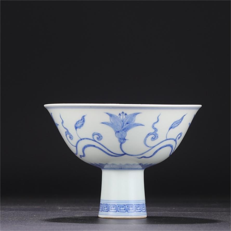 A blue and white floral pattern tall bowl made in the Chenghua year of the Ming Dynasty (1 of 8)