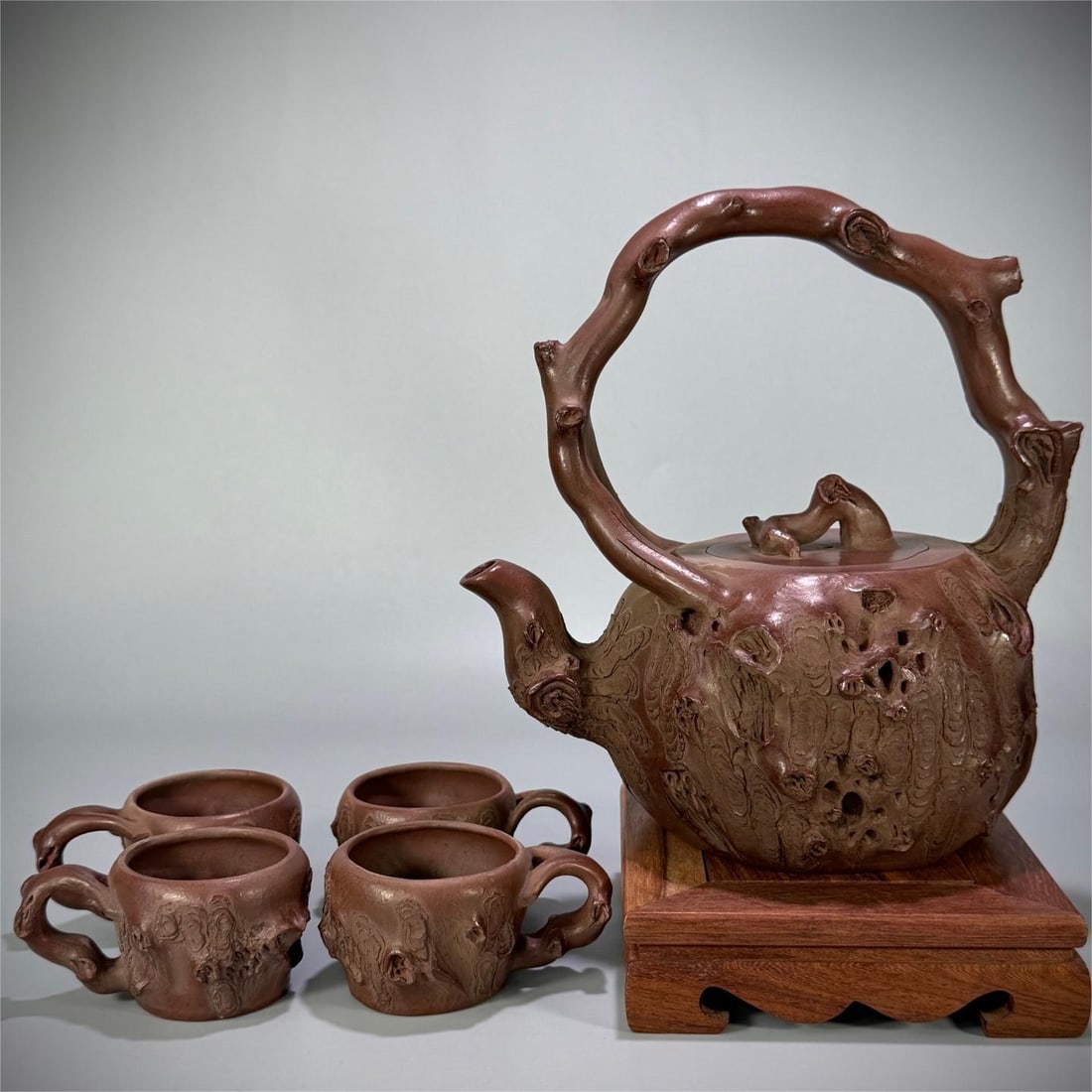 A beautiful pine pile lifting pot (1 of 10)