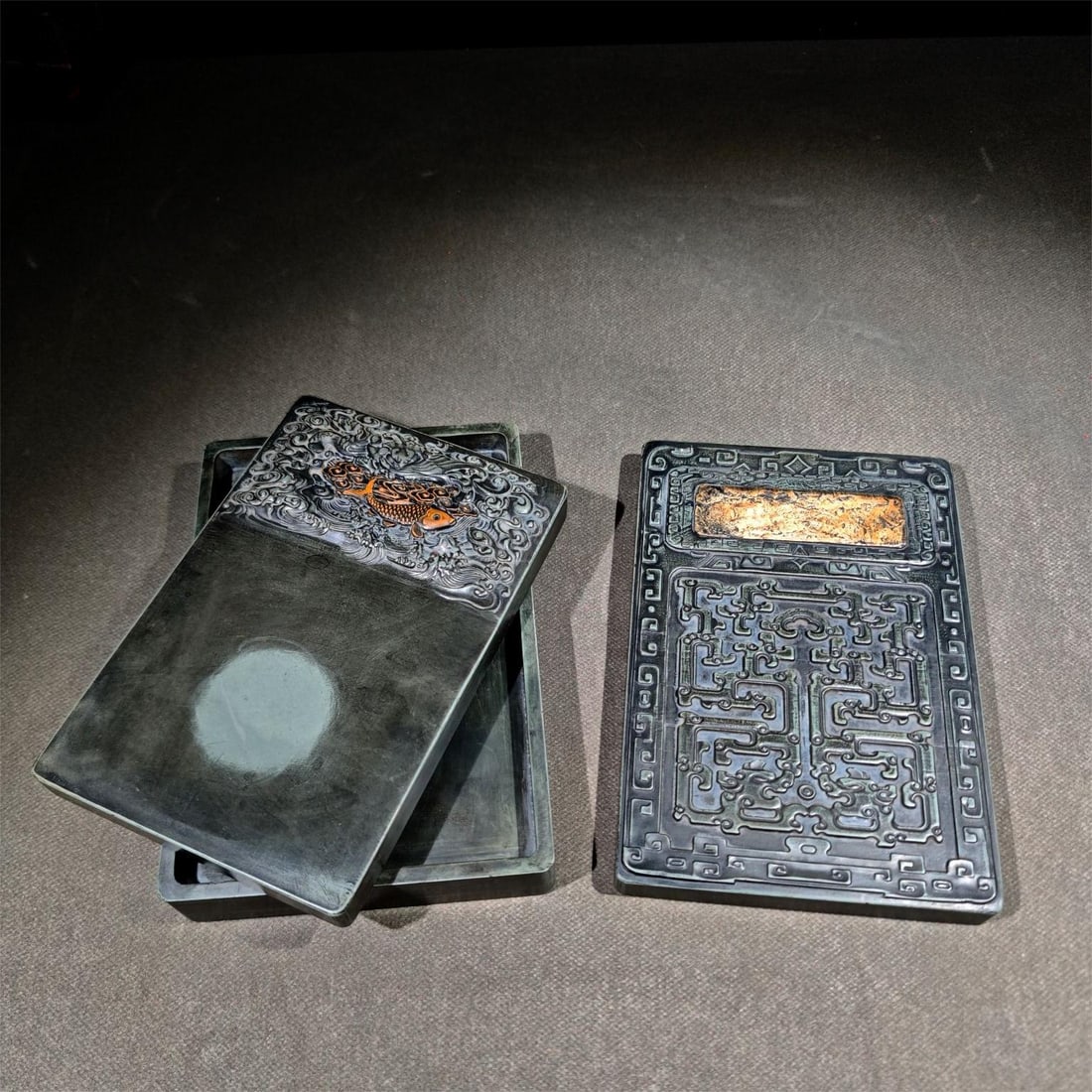 A Tongzhi style of pine stone inlaid fossil inkstone: Tongzhi style pine stone inlaid fossil set inkstone Size:L:19cm W:13cm T:4cm (The Dimensions Of All Batches Are Manually Measured.If You Need More Detailed Information, Please Contact Our Customer Ser