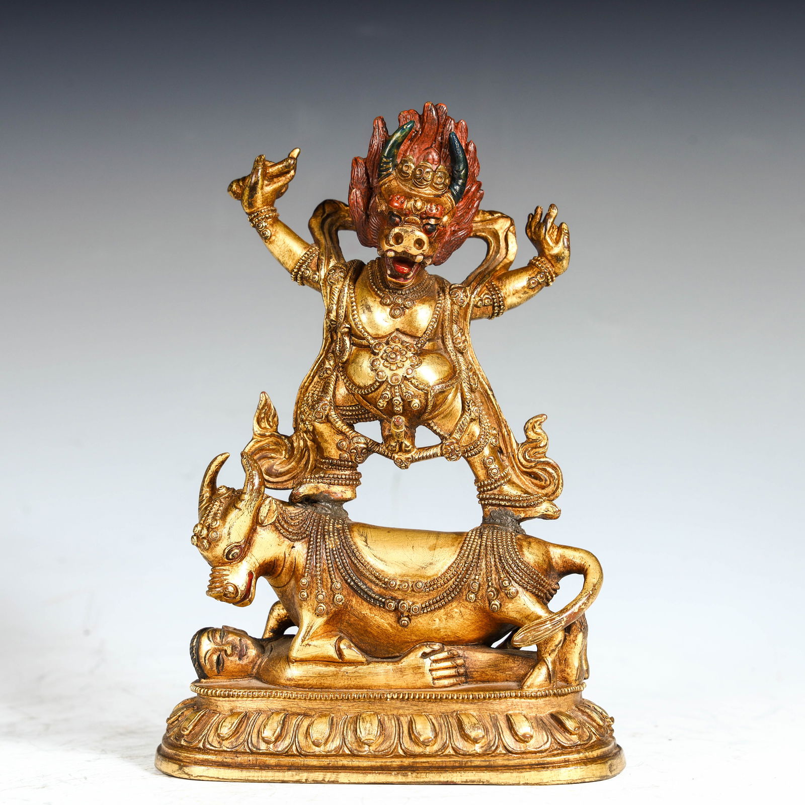 A bronze gilt Buddha statue of the Qing Dynasty (1 of 10)