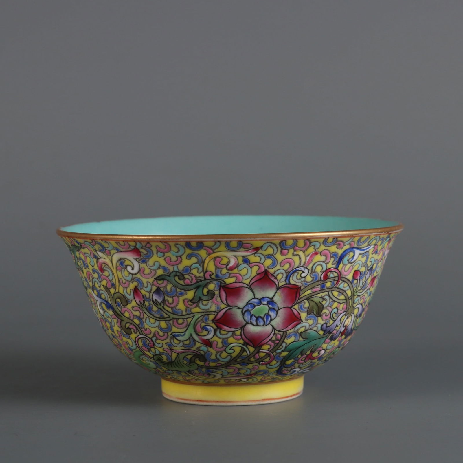 A yellow pastel entwined lotus pattern cup made in the Yongzheng era of the Qing Dynasty (1 of 8)