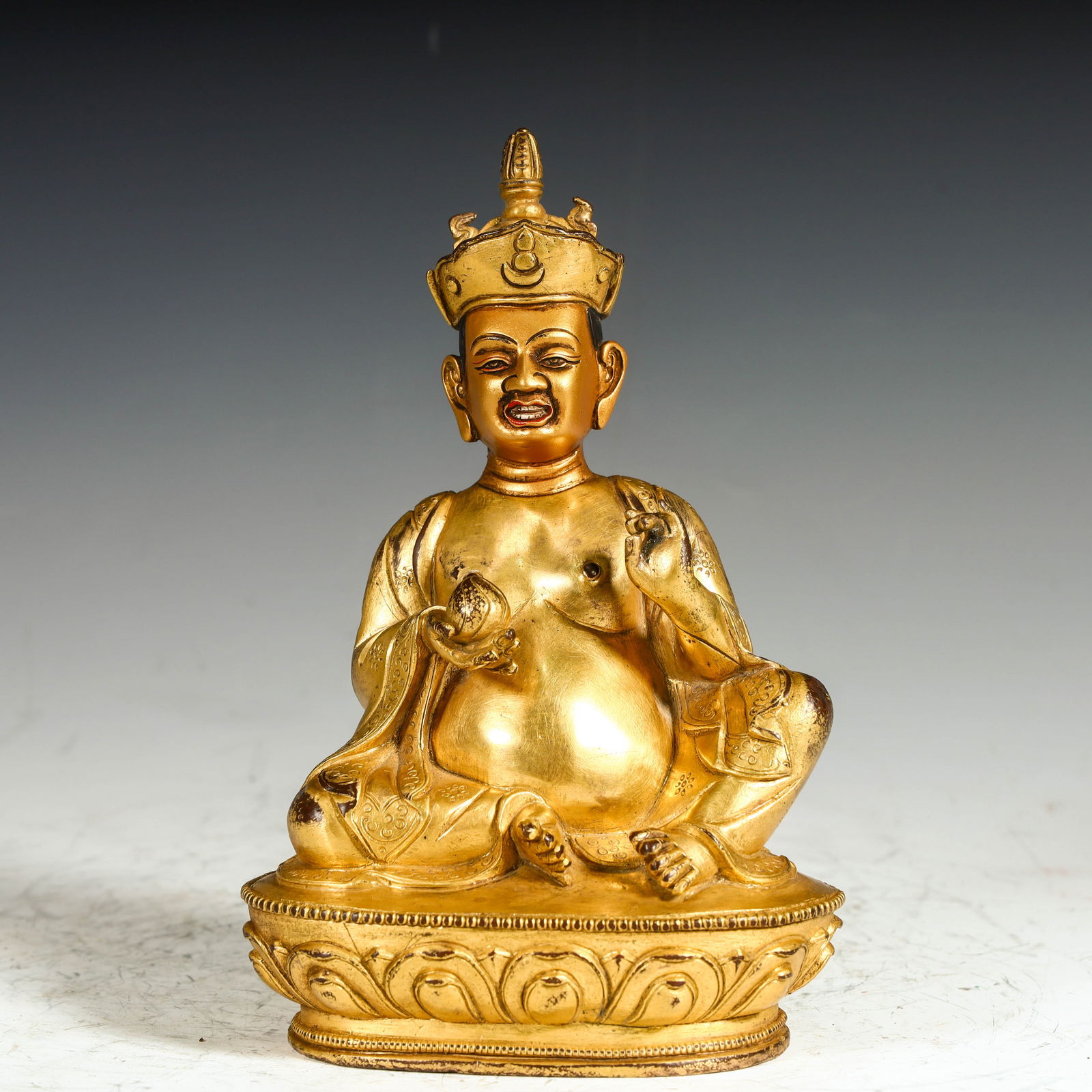 A bronze gilt guru statue of the Qing Dynasty (1 of 11)